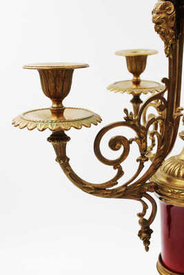 Каминные часы с двумя канделябрами